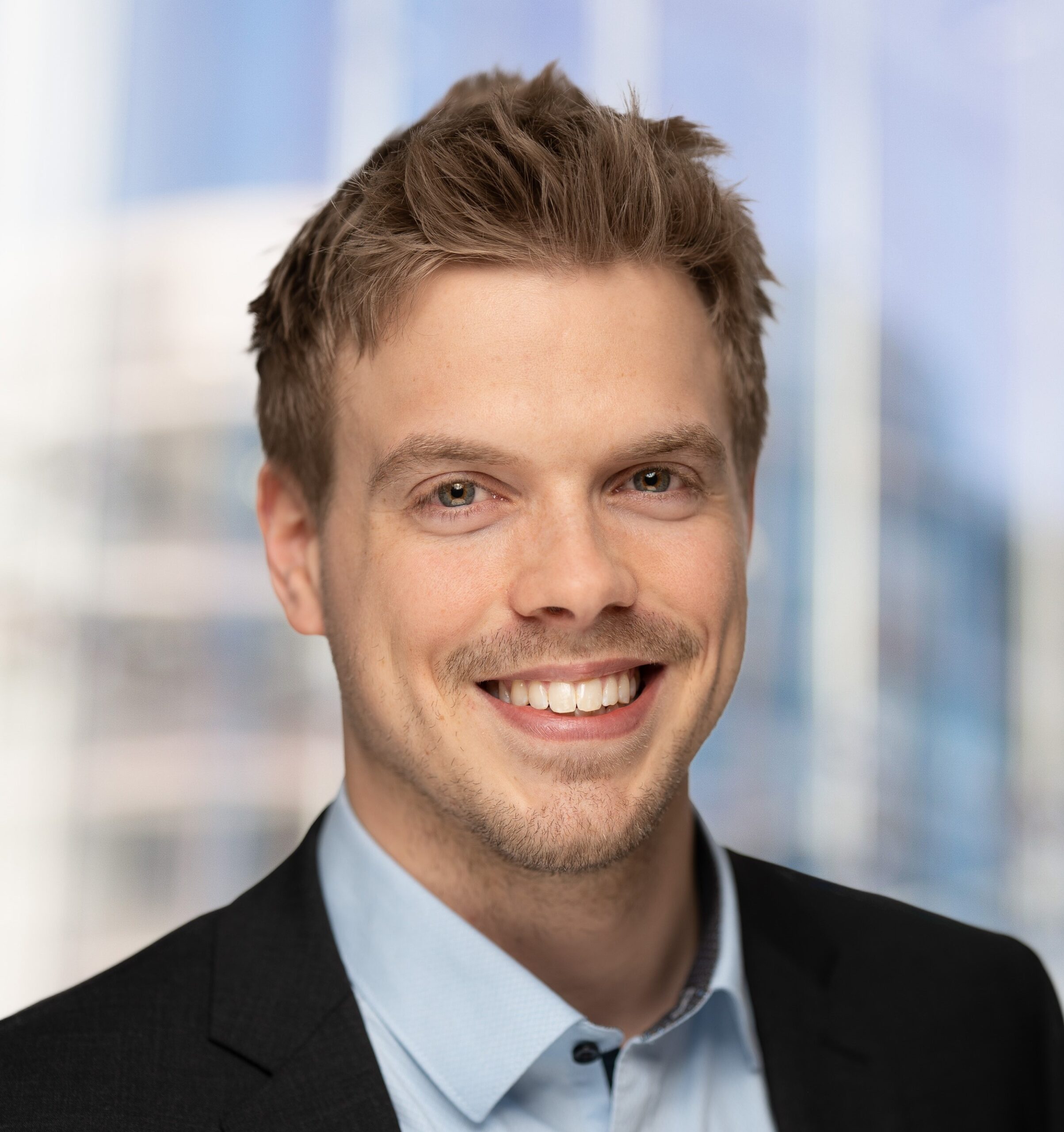Portrait of Dennis Stolp, Partner Manager at HMS