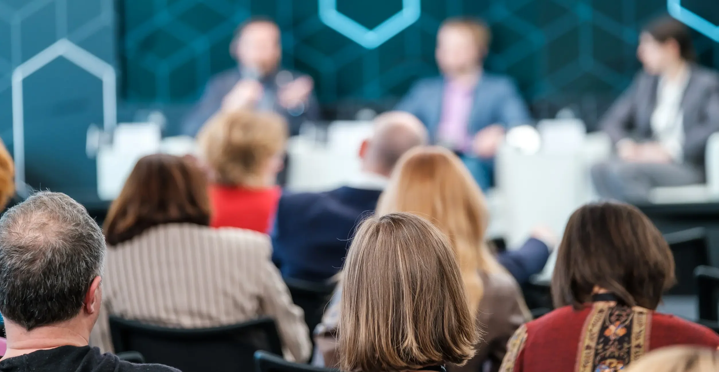 Audience attending panel discussion at Snowflake World Tour & SPN Connect 2025 – HMS Blog insights on AI, data platforms and enterprise innovation.